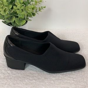 Naturalizer women’s black slip on low heel shoes size 8N